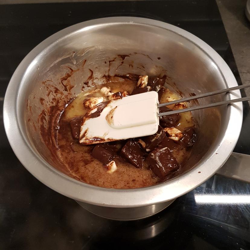 Chocolat et beurre au bain-marie 